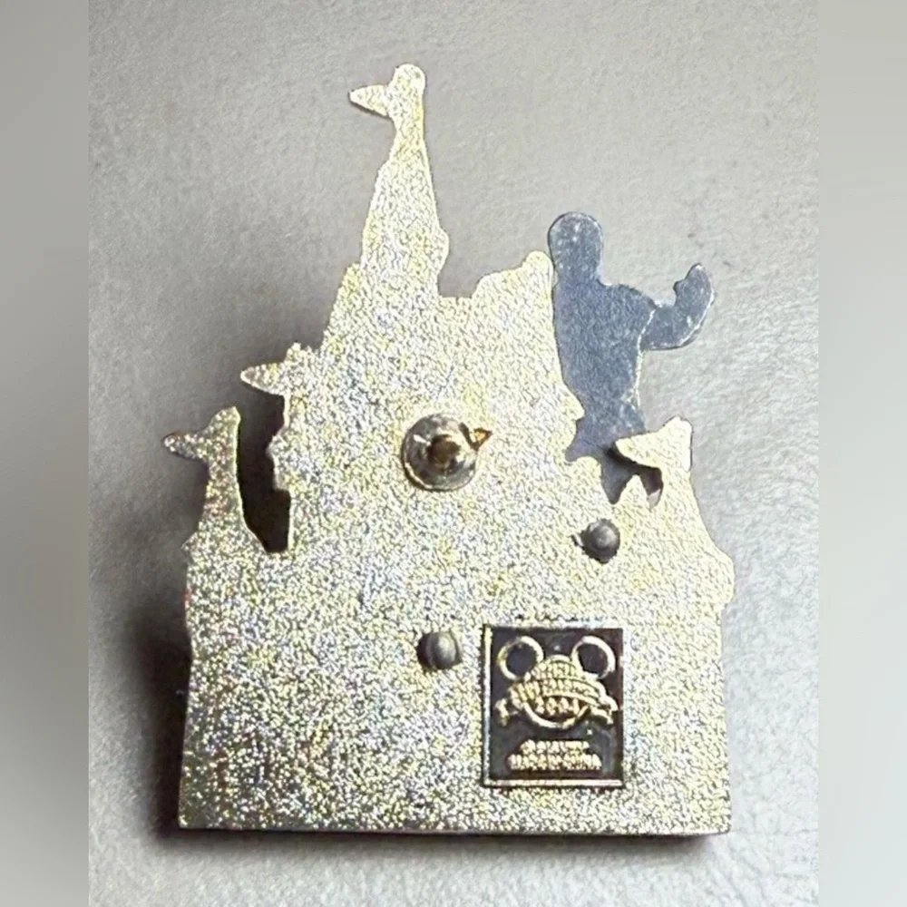 2004 Walt Disney World Partners w/ Walt and Mickey Mouse Pin 3D - Picture 3 of 4